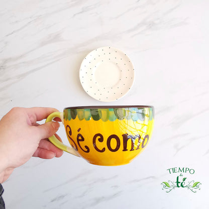 Taza de cerámica con plato